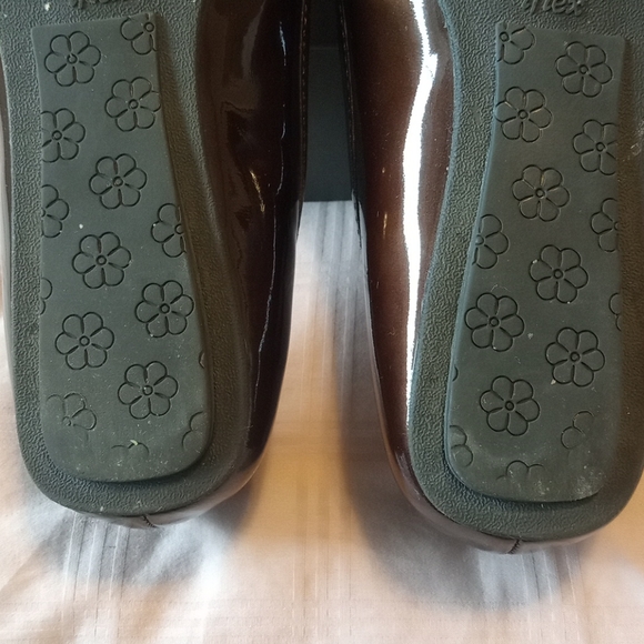 Anne Klein iflex Leather Flats - Picture 5 of 8